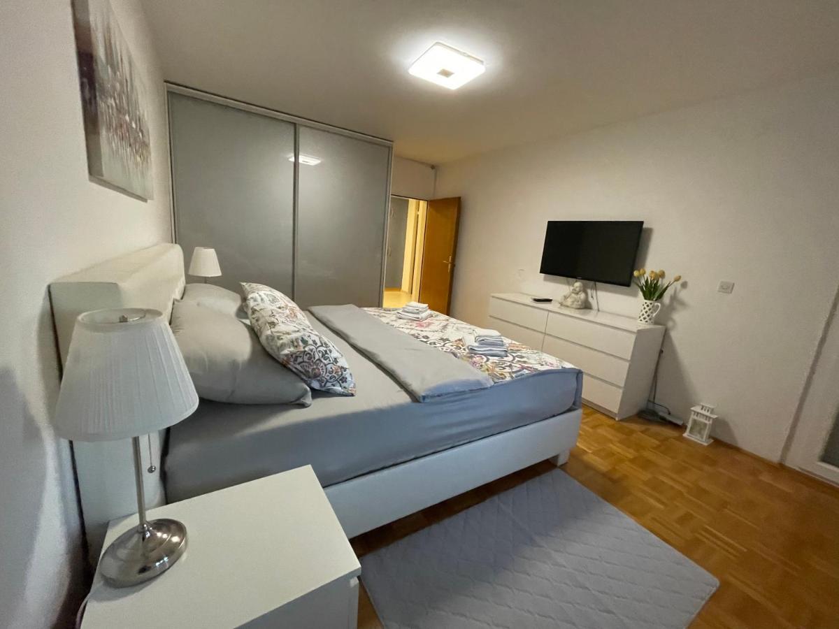 Dis Apartment Varaždin Esterno foto