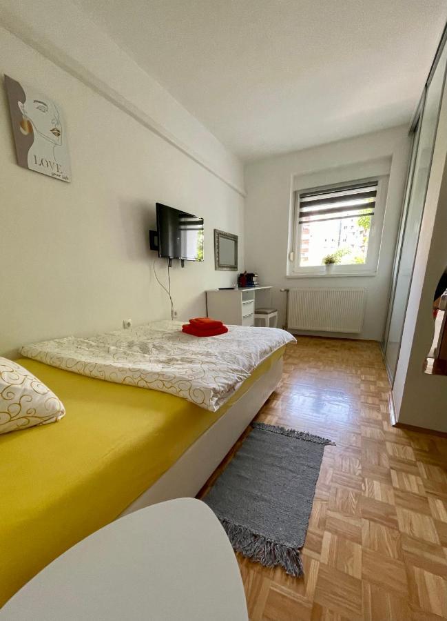 Dis Apartment Varaždin Esterno foto